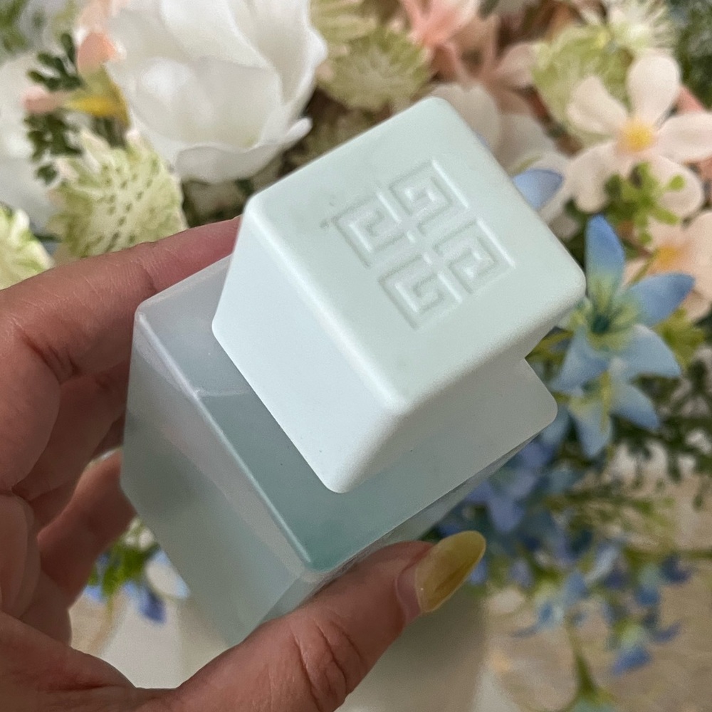 Givenchy Skin Ressource Makeup Remover - Picture 3 of 4